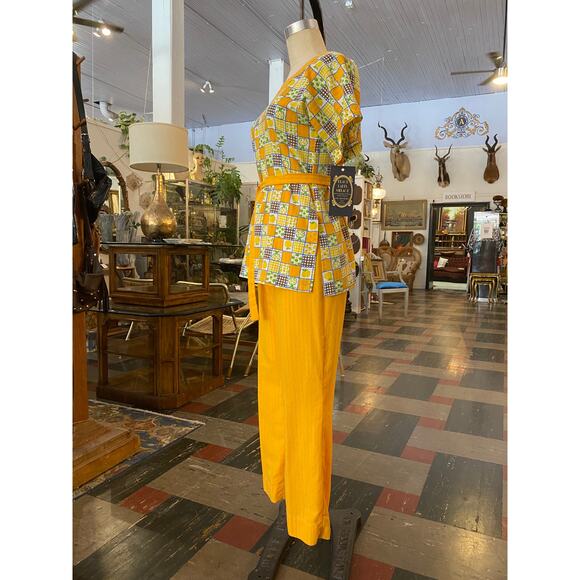 1970s pantsuit, 70s 2 piece set, vintage outfit, novelty print, mod pants, 27 - Picture 7 of 9